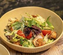 Салат с цыпленком и имбирной заправкой