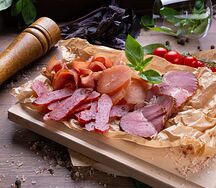 Мясные деликатесы