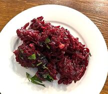 Салат со свеклой и черносливом