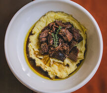 Телячьи щечки с картофельным пюре