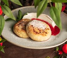 Сырники с мацуном и вареньем 