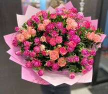 Букет из кустовых роз