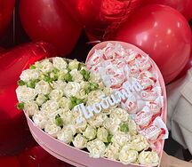 Коробочка-сердечко из кустовых роз с Рафаэлло