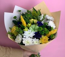 Яркий микс с хризантемой, статицей, альстромерией