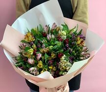 Букет из 21 альстромерии