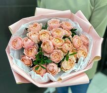 Букет из 31 кустовой розы