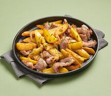 Жаренный на сковородке картофель со свининой