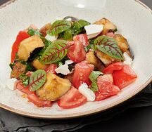 Салат с хрустящими баклажанами