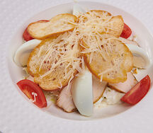 Салат Цезарь с курицей