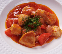 Курица в томатном соусе с болгарским перцем