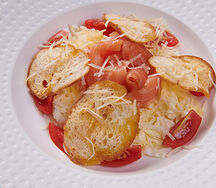 Салат Цезарь с семгой