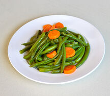 Фасоль стручковая с овощами