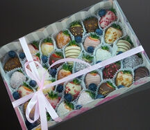 32 клубники с голубикой