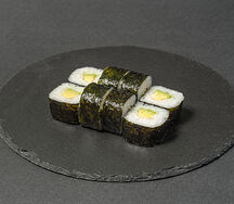 Ролл Сяке авокадо маки