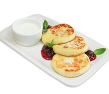 Сырники со сметаной