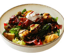 Салат с баклажанами и беконом