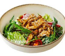 Азиатский салат с ореховым соусом