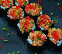 Тартар татаки в черной икре