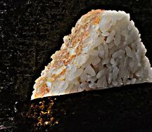 Онигири с лососем терияки