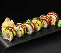 Ролл с тунцом, угрем, манго и авокадо 