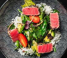 Теплый салат с тунцом и стручковой фасолью