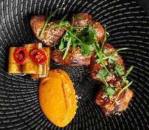 Шашлык из свинины с соусом из печеных перцев