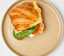 Круассан с форелью