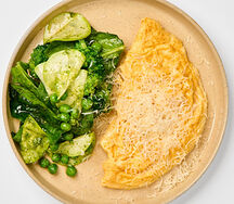 Омлет с брокколи и зелёным горошком