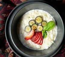 Каша рисовая с ягодами