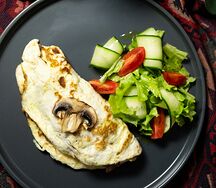 Омлет с сыром фета и овощами