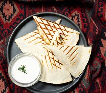 Кесадилья с курицей и сыром