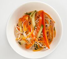 Салат с фунчозой