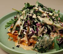 Вафля из батата с тушеным куриным филе