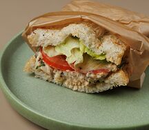 Сэндвич с риетом из тунца