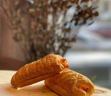 Слойка с ветчиной и сыром