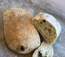 Чиабатта с вялеными томатами и базиликом