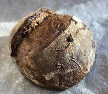 Деревенский хлеб с клюквой