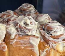 Булочка с сахаром и корицей