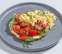 Завтрак с беконом и пепперони 