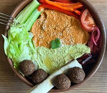 Фалафель на тарелке