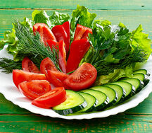Ассорти из свежих овощей