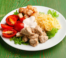 Салат Цезарь с курицей