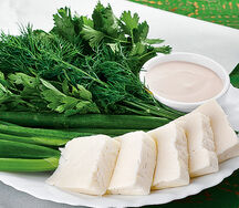 Салат с брынзой и зеленью