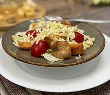 Салат Цезарь с курицей