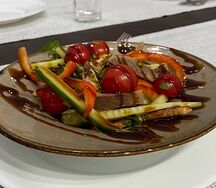 Салат с говяжьим языком