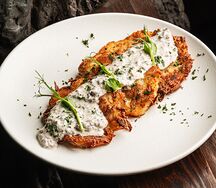 Драники с сыром и грибным соусом