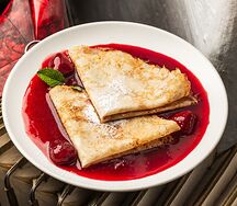 Блины баловень с вареньем из ягод