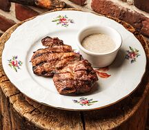 Свиная шейка с перечным соусом