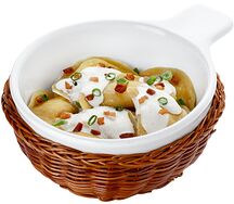 Вареники с картофелем в соусе бешамель