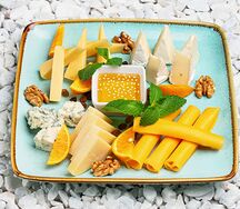 Ассорти европейских сыров